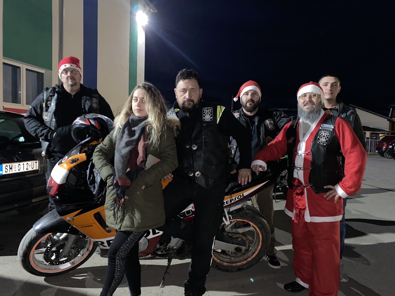 DOBOJ: Moto klub "Black Adders" darovao djeci paketiće za Sv. Nikolu