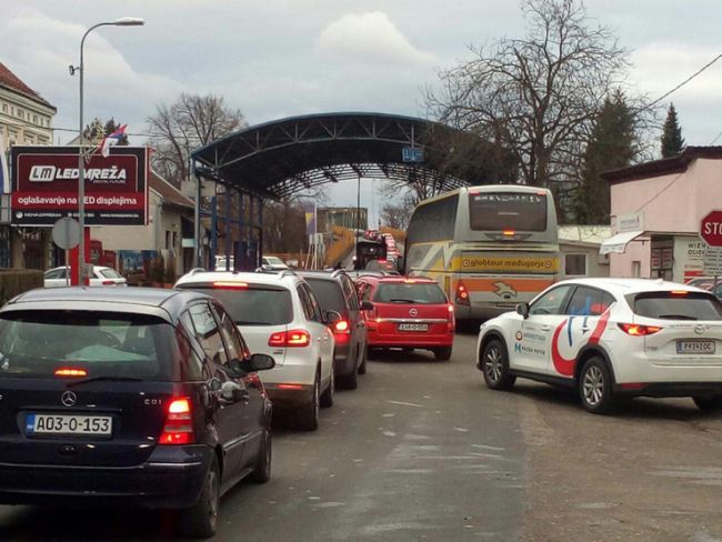 FOTO: Dobojski Info | Gužve na prelazima Velika Kladuša, Gradina, Dubica i Gradiška