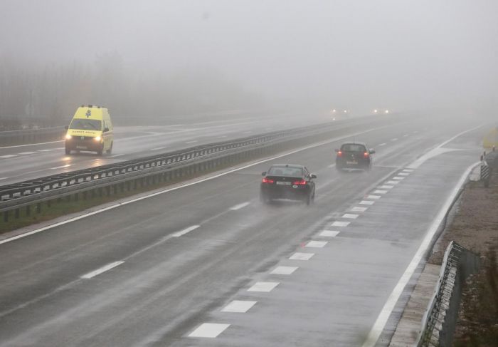 FOTO: Dobojski Info | PUTEVI: Klizavi kolovozi, odroni i gusta magla - vozači oprez