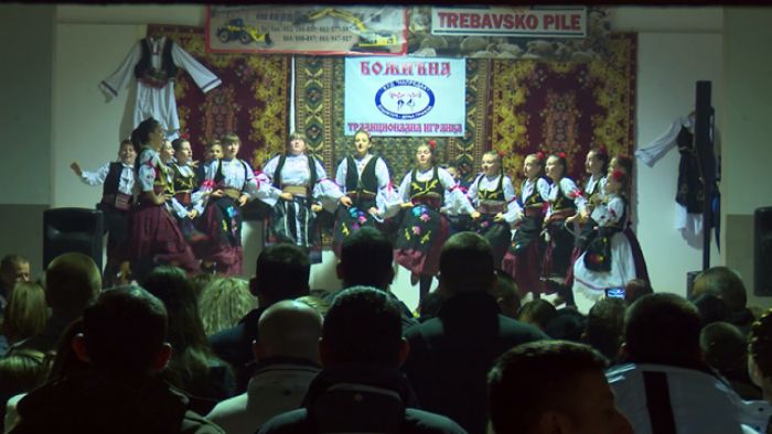 FOTO: RTV Doboj | DOBOJ: U nedjelju, 7. januara 11. Božićna smotra folklora sa igrankom u Grapskoj Donjoj