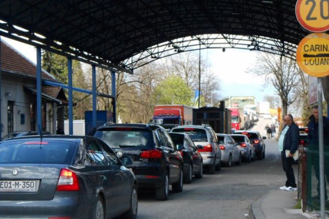 FOTO: Dobojski Info | GRANIČNI PRELAZI: Pojačana frekvencija vozila u Gradišci, Gradini, Kostajnici i Kladuši