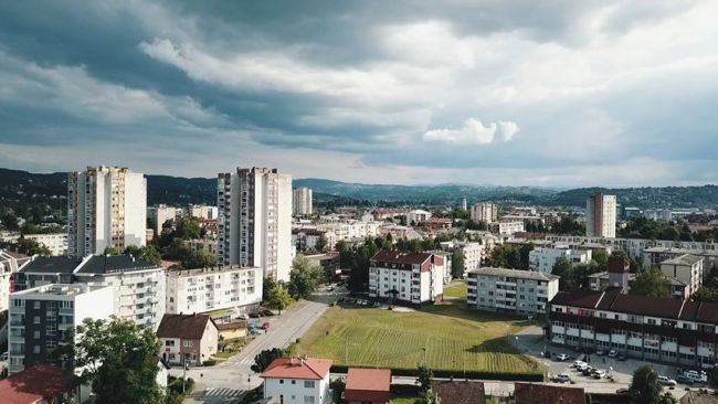 FOTO: Dobojski Info | SKUPŠTINA GRADA DOBOJ: Poskupljuje odvoz komunalnog otpada 30%?