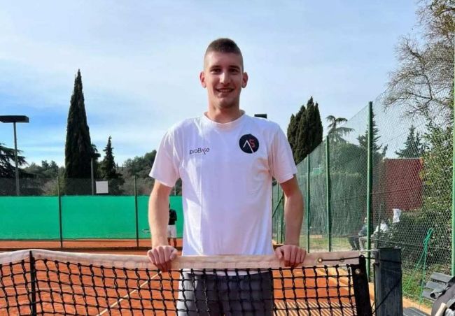 FOTO: Dobojski Info | OSTVARENJE SNA POSTAJE STVARNOST: Andrej Nedić plasirao se u finale ITF Fjučersa u Prijedoru!