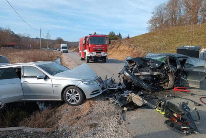 FOTO: Dobojski Info | DOBOJ: Vozač preminuo nakon sudara u Stanarima