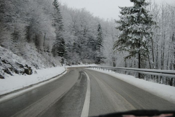 FOTO: Dobojski Info | PUTEVI: Snijeg pada u većem dijelu Srpske