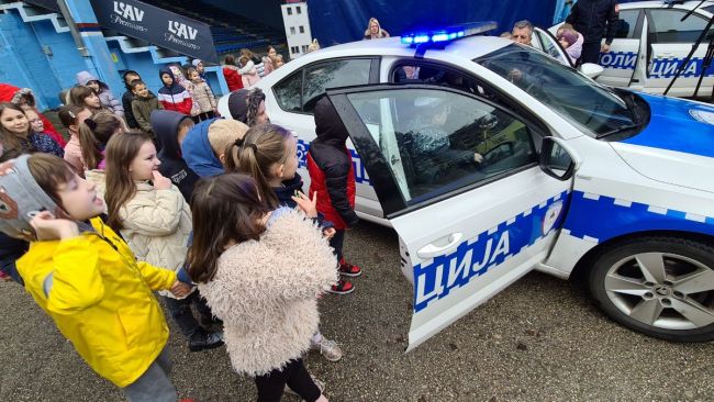 FOTO: Dobojski Info | DOBOJ: Dan otvorenih vrata PU Doboj za đake i mališane iz vrtića