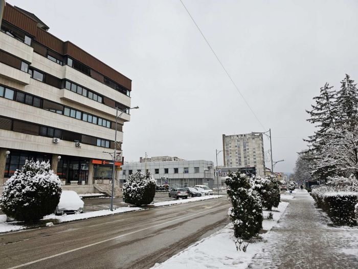 FOTO: Dobojski Info | DOBOJ: Nekadašnju avangardnu zgradu banke zamijeniće dvanaestospratnica