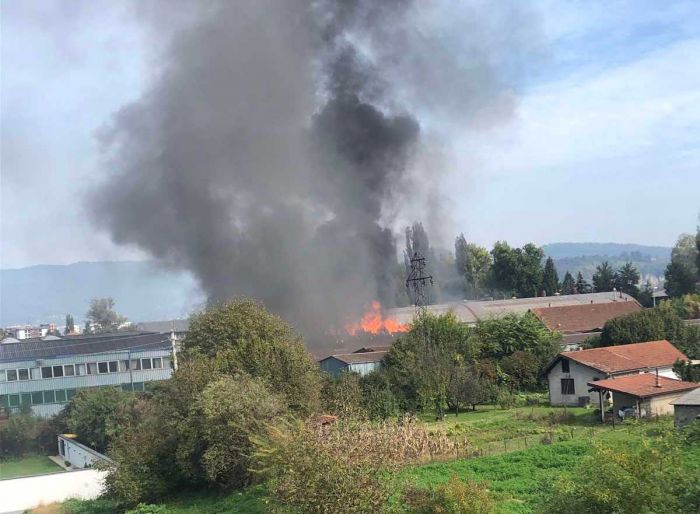 FOTO: Dobojski Info | DOBOJ: Gori Fabrika kompresora i pneumatskih alata &quot;Trudbenik&quot;