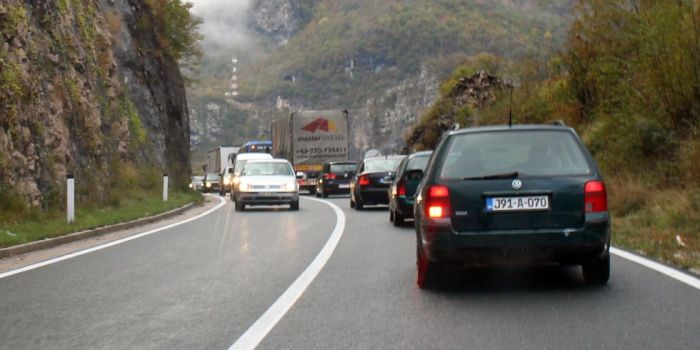 FOTO: Dobojski Info | PUTEVI: Gusta magla duž riječnih tokova, jak vjetar oko Bosanskog Petrovca