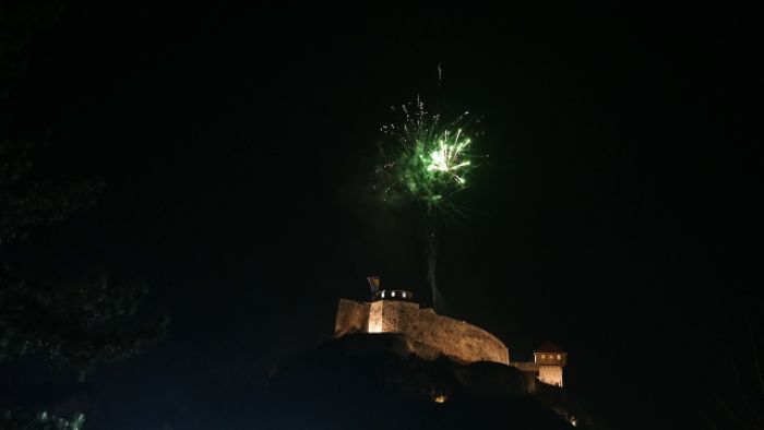 FOTO: Dobojski Info | DOBOJ: Proslavljeno Sretenje vatrometom