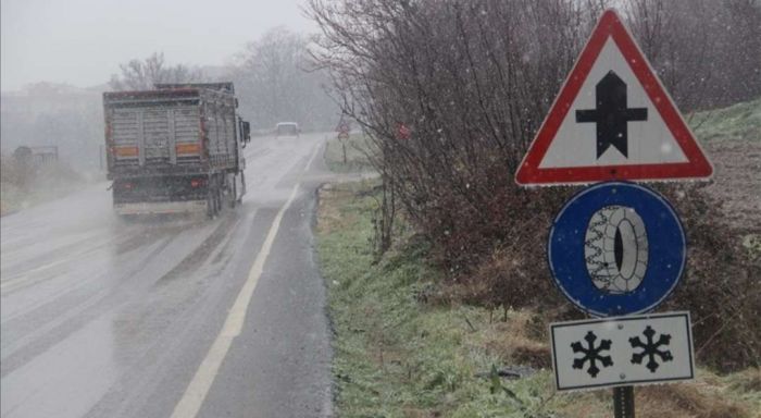 FOTO: Dobojski Info | PUTEVI: Poledica u višim krajevima, magla u dolinama Bosne i Save