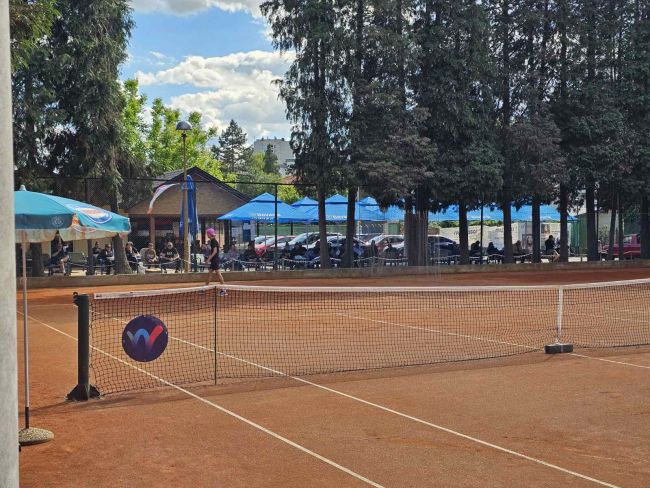 FOTO: Dobojski Info | Danas drugo kolo kvalifikacija – domaći teniseri u borbi za glavni žrijeb