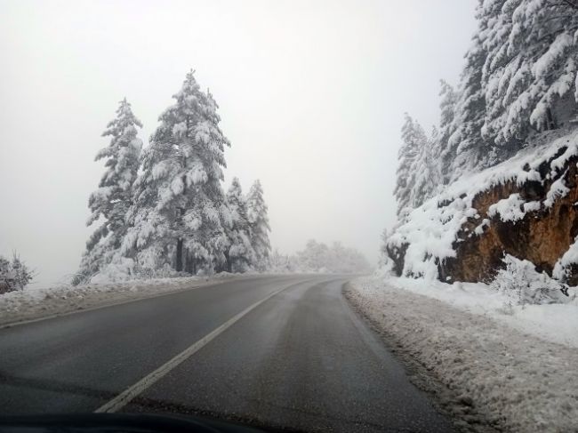 FOTO: Dobojski Info | PUTEVI: Zbog snijega otežan saobraćaj na području Sarajeva i Romanije