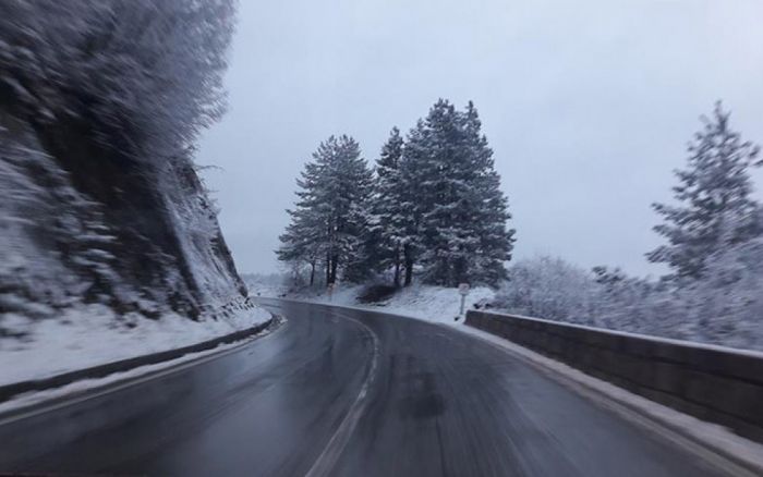 FOTO: Dobojski Info | PUTEVI: Poledica u višim predjelima zbog niske temperature