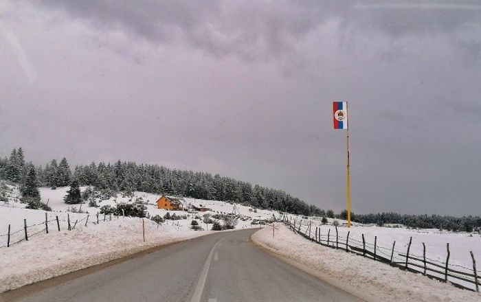 FOTO: Dobojski Info | PUTEVI: Kolovozi klizavi, na Romaniji ima ugaženog snijega