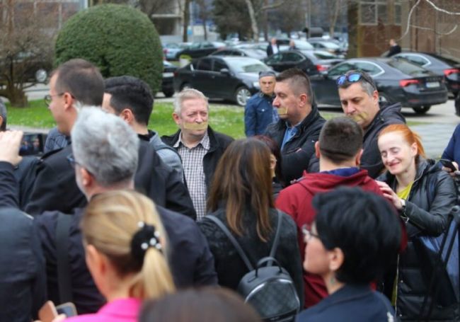 FOTO: Dobojski Info | SLOBODA GOVORA NIJE ZLOČIN Sutra protestna šetnja novinara i građana za slobodnu Srpsku