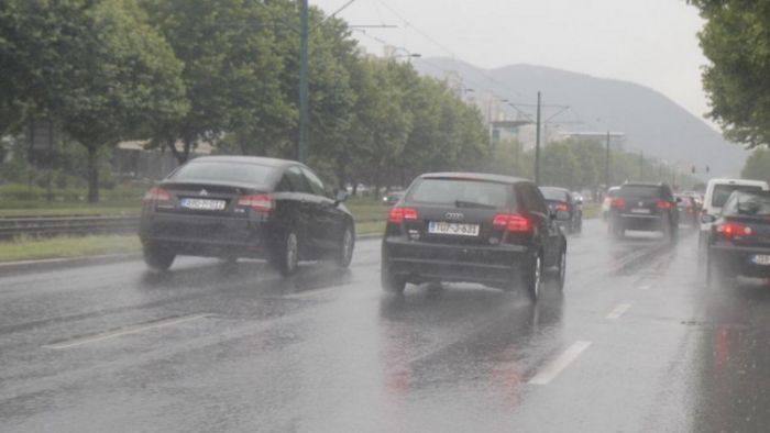 FOTO: Dobojski Info | PUTEVI: Oprez u saobraćaju, kolovozi mokri, radovi na putevima