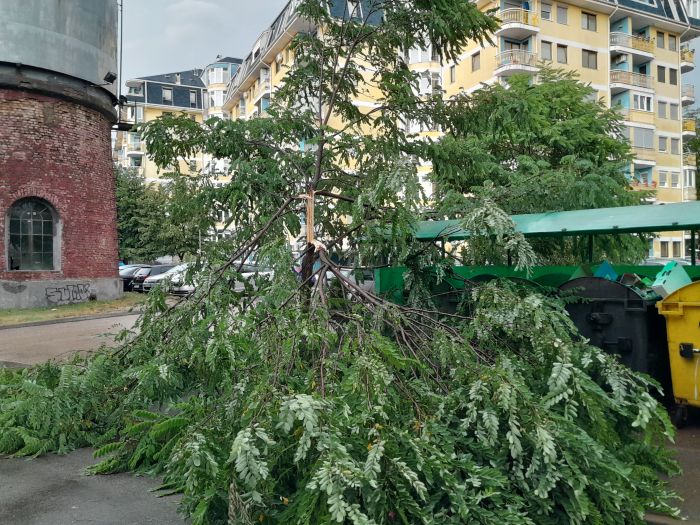 FOTO: Dobojski Info | URAGAN JE PROTUTNJAO DOBOJEM: Stari grad je potopljen. (FOTO) (VIDEO)