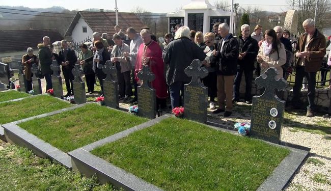 FOTO: Dobojski Info | DOBOJ: U Stanovima služen parastos žrtvama ustaških zločina