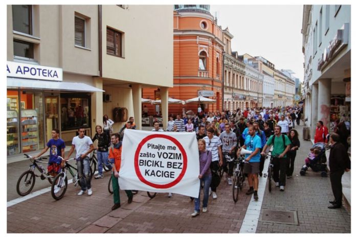 FOTO: Dobojski Info | Da li novi zakon o bezbjednosti saobraćaja vraća kacige za bicikliste? Upućene sugestije i komentari