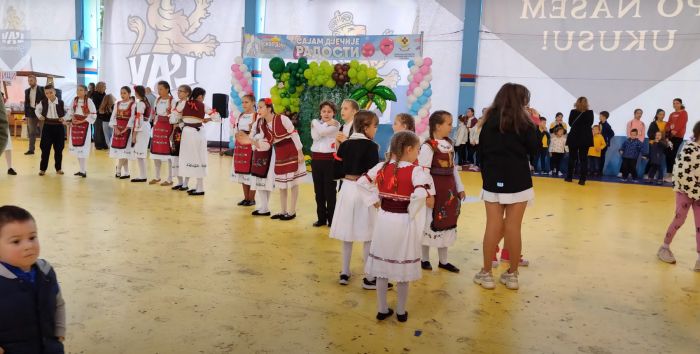 FOTO: Dobojski Info | DOBOJ: Održan Sajam dječije radosti, praznik za najmlađe