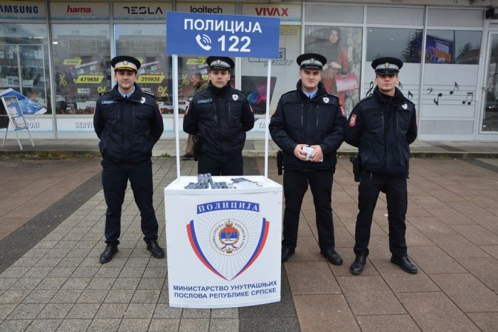 FOTO: Dobojski Info | DOBOJ: PU Doboj realizovala kampanju „Porodica je nit koja život znači“