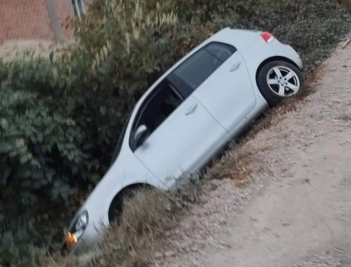 FOTO: Dobojski Info | SLIJETANJE VOZILA U KANAL U DOBOJU: Građani ulice Dobojskih brigada na rubu očaja