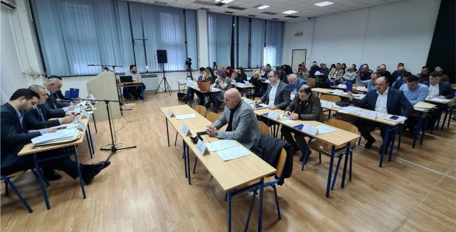 FOTO: Dobojski Info | DOBOJ: Obrenovi poslušnici zalažu imovinu grada zbog dugova?