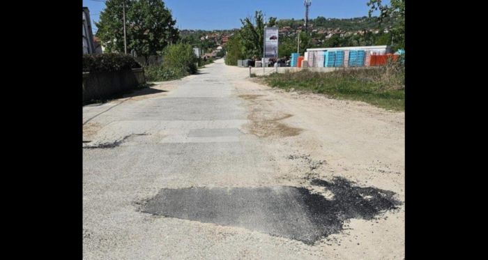 I zbog ovoga su morali da se organizuju protesti, da reaguje policija, da se privode aktivisti, da se dižu tužbe,...???