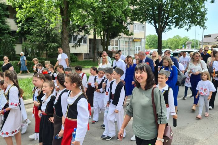 FOTO: Dobojski Info | DOBOJ: Građani u velikoj porodičnoj šetnji