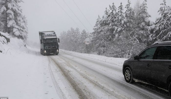 FOTO: Dobojski Info | PUTEVI: Otežan saobraćaj u sjevernim i zapadnim krajevima zbog snijega