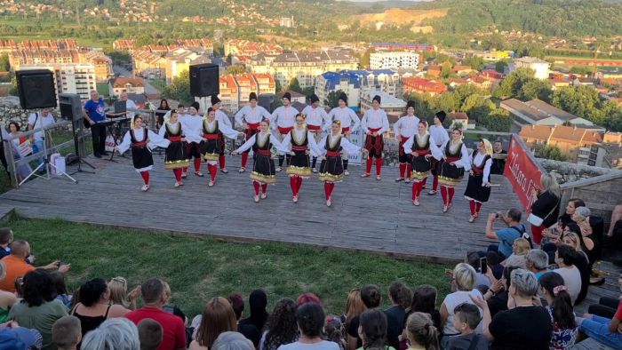 FOTO: Dobojski Info | držana međunarodna smotra folklora