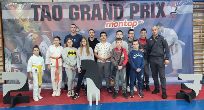 FOTO: Dobojski Info | KARATE KLUB "VILA" DOBOJ: Uspješan nastup na "Tao gran pri" kupu u Vojvodini