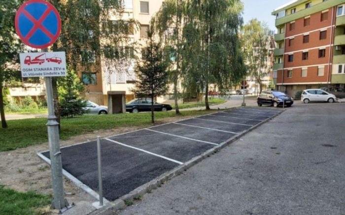 FOTO: Dobojski Info | DOBOJ: Zakonski vratiti zemljište zajednice etažnih vlasnika, od vlasti uzurpirano za javne parkinge