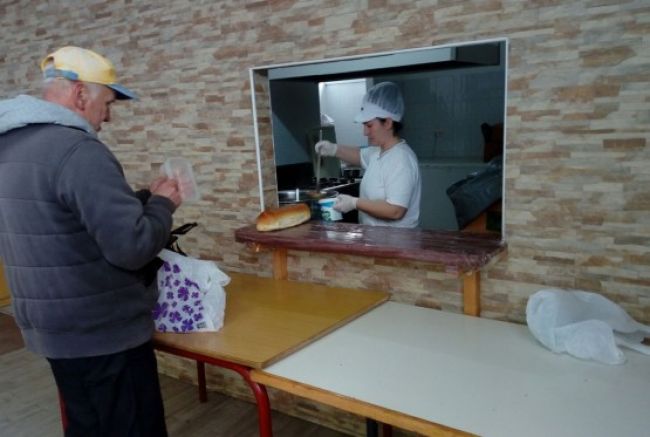 FOTO: Sanja Čakarević | DOBOJ: Ljudi često mole za hljeb u Narodnoj kuhinji, niko ne odlazi praznih ruku