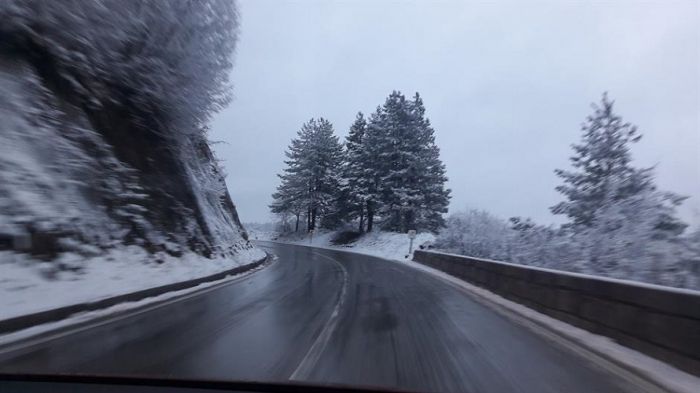 FOTO: Dobojski Info | PUTEVI: Klizavi kolovozi, vidljivost smanjena zbog magle