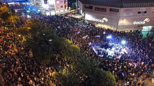 FOTO: Dobojski Info | BANJALUKA: Oko 20.000 ljudi na protestima opozicije protiv izborne krađe