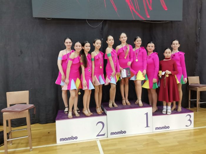 FOTO: Dobojski Info | DOBOJ: Plesni klub „Stage“ na Međunarodnom takmičenju u plesu i Kupu Balkana održanom u Brčkom dominirao sa zlatnim medaljama