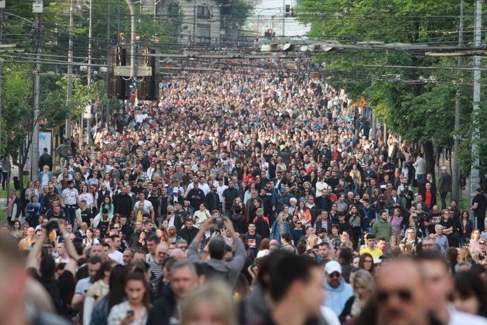 FOTO: Anadolija | IZABRALI VUČIĆA, A NE NAROD KOJI ŠETA: Političari iz Republike Srpske i nepostojeći odnos prema protestima &quot;Srbija protiv nasilja&quot;