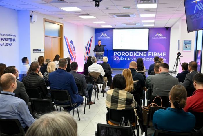 FOTO: Dobojski Info | Poslovni forum “Porodične firme – stub razvoja ekonomije” uspješno održan u Banjaluci