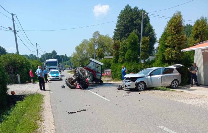 FOTO: Dobojski Info | DOBOJ: Saobraćajna nezgoda na putu Stanari-Rudanka