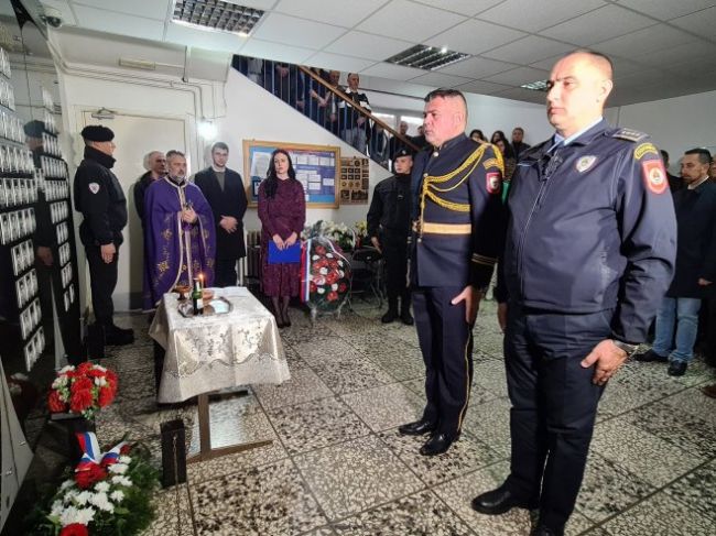 FOTO: Dobojski Info | DOBOJ: Služen parastos za poginule policajce u proteklom ratu