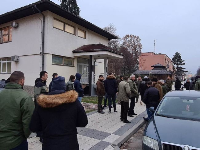 FOTO: CAPITAL | DOBOJ: Radnici Šumskog gazdinstva "Doboj" i dalje u štrajku