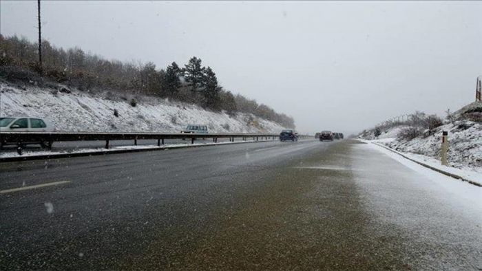 FOTO: Dobojski Info | PUTEVI: Poledica u planinskim predjelima i preko mostova