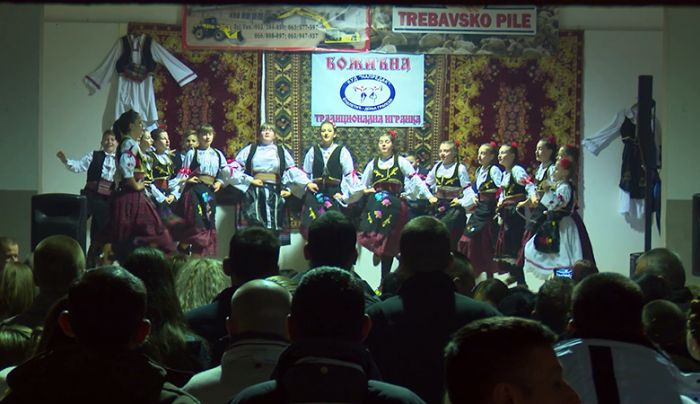 FOTO: RTV Doboj | DOBOJ: U Grapskoj Donjoj održana 10. tradicionalna Božićna smotra folklora sa igrankom