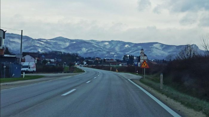 FOTO: Dobojski Info | PUTEVI: Nesmetano odvijanje saobraćaja, izmjene na mjestima izvođenja radova