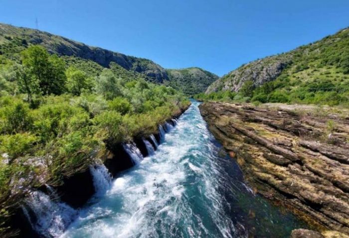 FOTO: Dobojski Info | Građani Mostara ne odustaju – traže raskid koncesionog ugovora za gradnju mHE na Bunskim kanalima