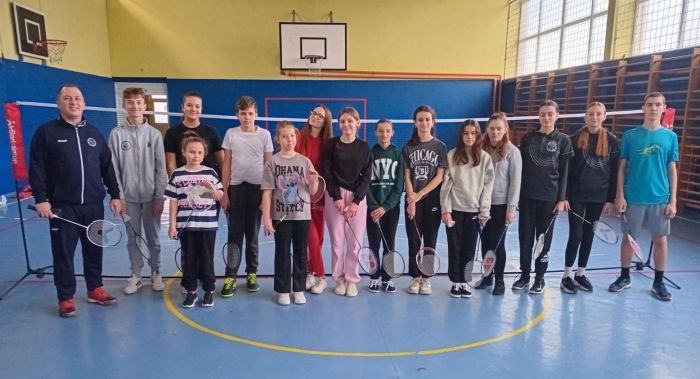 FOTO: Dobojski Info | DOBOJ: Badminton klub &quot;Sertini&quot; posjetio naselje Šerići