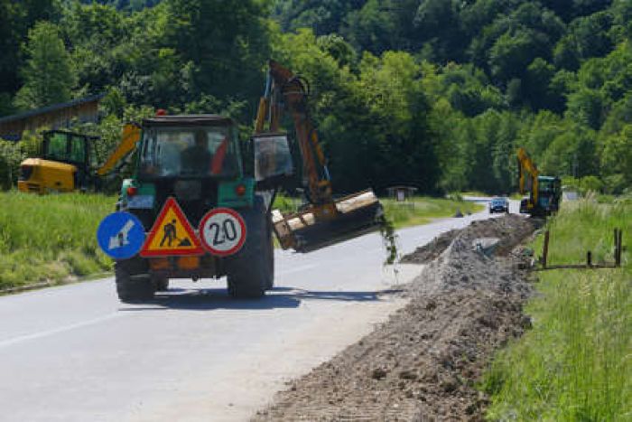 FOTO: Dobojski Info | PUTEVI: Radovi usporavaju saobraćaj