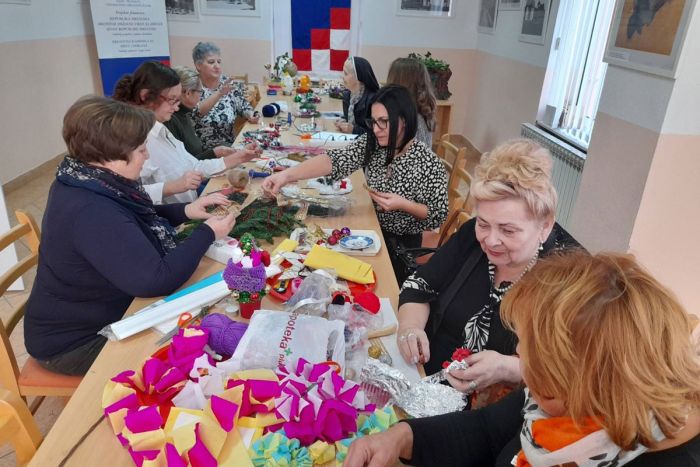 FOTO: Sanja Čakarević | DOBOJ: Čarobnim ukrasima spojili tradiciju i moderno